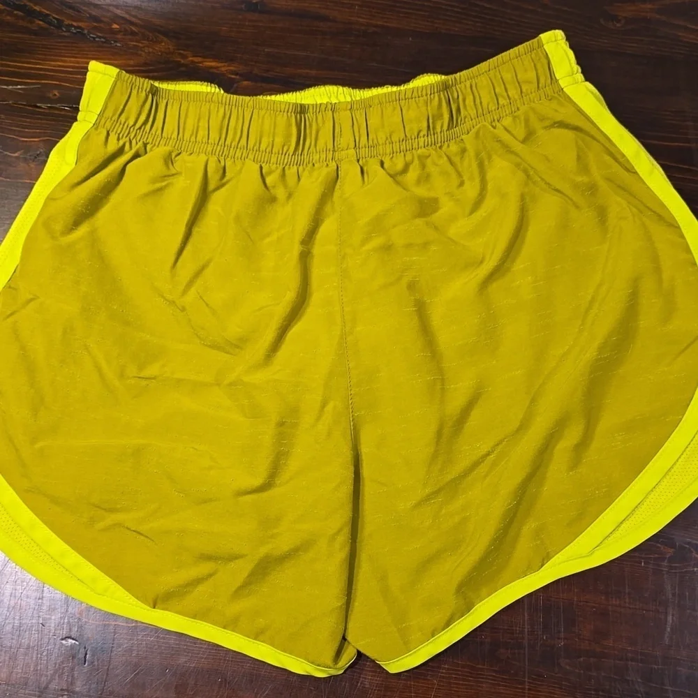 Nike Green Athletic Shorts Dri-FIT Comfort - Picture 3 of 3